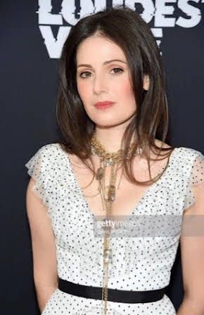 Aleksa Palladino as 
