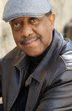 Michael D. Roberts como 