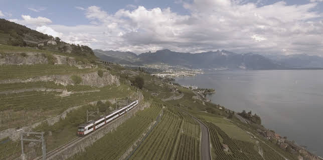 17:40: Traumhafte Bahnstrecken der Schweiz: Vom Dreiseenland durch das Lavaux bis nach Genf | 3SAT | 2/16 2026