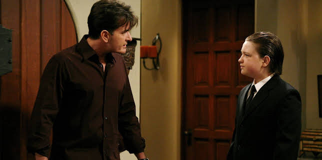 21:10: Two and a Half Men (S5 E14) (S5) | Kanal 9 | 3/12 2026