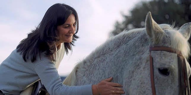 19:45: Documental  Crecemos Juntas | LA 2 | 3/8 2026