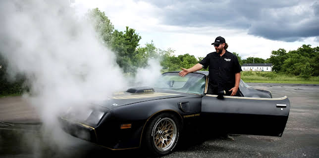 04:50: Roadworthy Rescues (S2 E6) (S2) | Discovery Channel | 12/11 2025