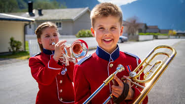 06:00: Bli med heim: Korpsfamilie | NRK Super | 4/18 2026