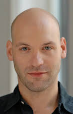 Corey Stoll som 