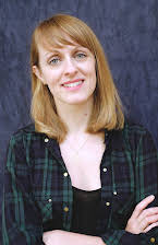 Zara Hayes som Director