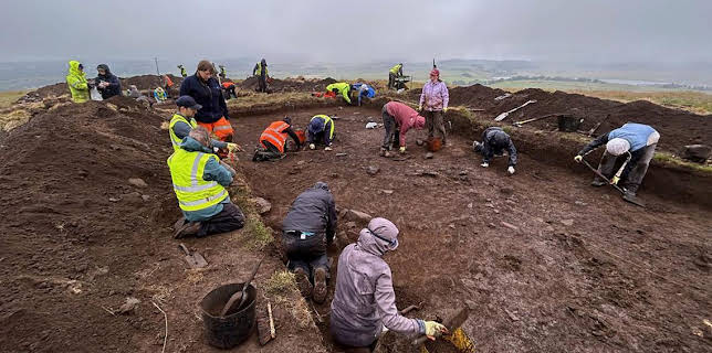 8:00 AM: Digging for Britain (S13) | BBC Two | 1/30 2026