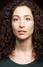 Avye Leventis som Mrs. Hughes