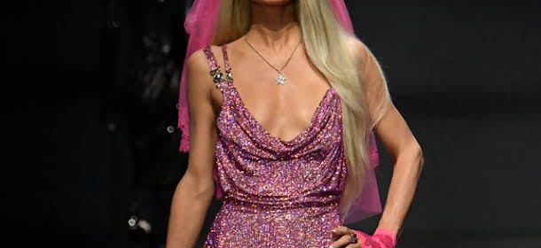 Paris Hilton releases new version of 'Stars are blind'.