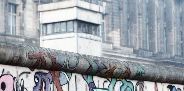 05:00: Deutschland '89 - Countdown zum Mauerfall | ZDFinfo | 1/1 2026