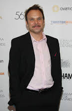 Norbert Leo Butz som 