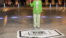 Herre på täppan (S1 E1)