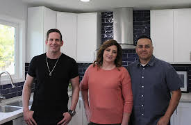 Flipping 101 With Tarek El Moussa: A Horrible Hoarder House