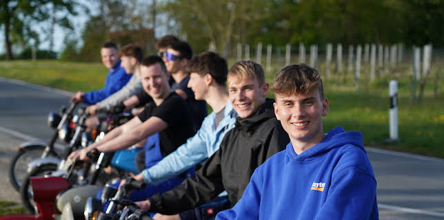 06:30: Jung im Osten | ZDFinfo | 1/1 2026