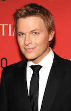 Ronan Farrow som 