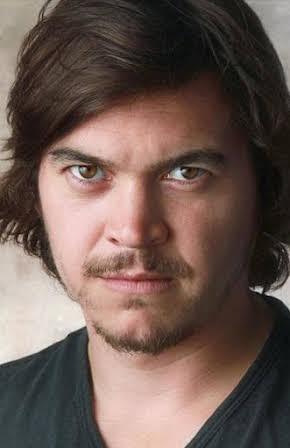 Arturo Del Puerto as 