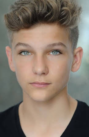 Joe Gallucci as Lee