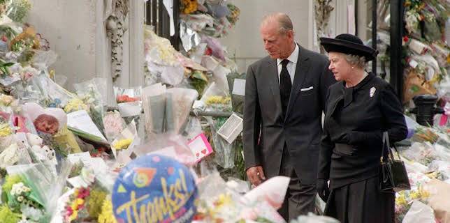 16:35: Die Queen - Schicksalsjahre einer Königin (4/6) | Das Erste | 12/16 2025