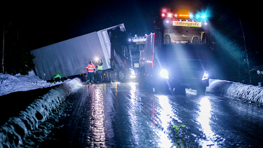 6:00 PM: Ice Road Rescue | Nat Geo Wild | 12/23 2025