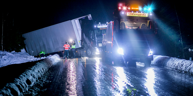 4:00 PM: Ice Road Rescue | Nat Geo Wild | 10/17 2025
