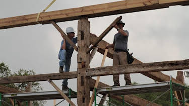 9:00 AM: Barnwood Builders (S5) | Discovery Channel | 7/22 2026