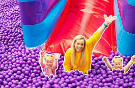 Gaby and Alex: Gaby and Alex Play in an Indoor Playground!