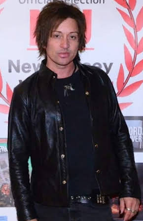Johnny Alonso as 