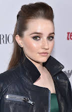 Kaitlyn Dever como 