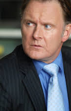 Robert Glenister som 