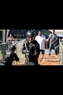 02:14: S.W.A.T.: Los hombres de Harrelson (T4): Ep.15 Los heroes del barrio | AXN | 8/4 2026