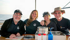 Leben auf Plastik - Per Anhalter durchs Meer