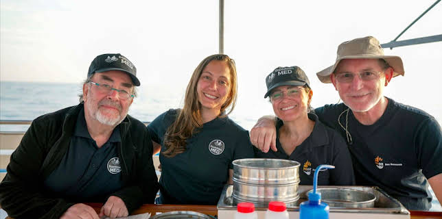 05:10: Leben auf Plastik - Per Anhalter durchs Meer | Arte | 12/11 2025