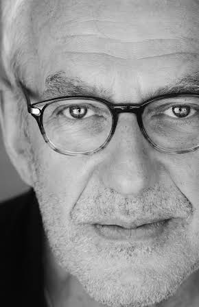 Lars Väringer as 