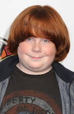 Tucker Albrizzi como 