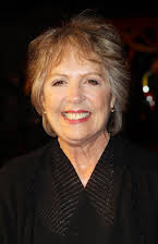 Penelope Wilton como Wendy Woods