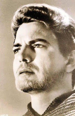 Espartaco Santoni as 