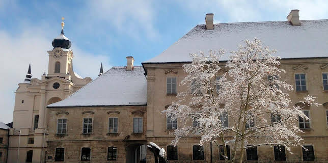 03:45: Weihnachtssingen in Raitenhaslach | BR Fernsehen | 12/25 2025