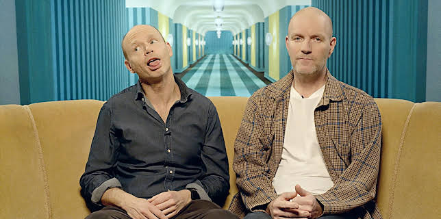 22:35: Dette er humor: Pupper, kyllinger og mobbing | NRK 2 | 1/7 2026