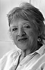 Kate Lansbury som Paulette