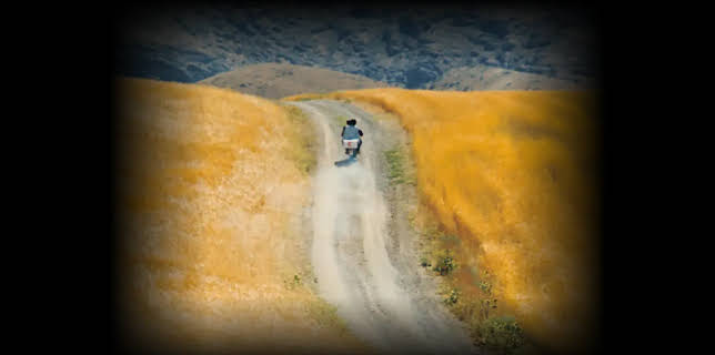 The Wind Will Carry Us (2000)