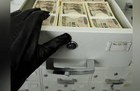 Forensic History: Crimes, Frauds, and Scandals: Investigating Incredible Bank Heists