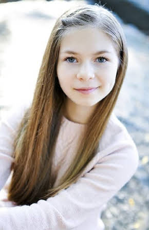 Victoria Leigh as 