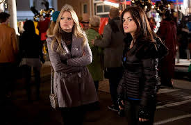 Pretty Little Liars: The Complete First Season: Monsters in the End