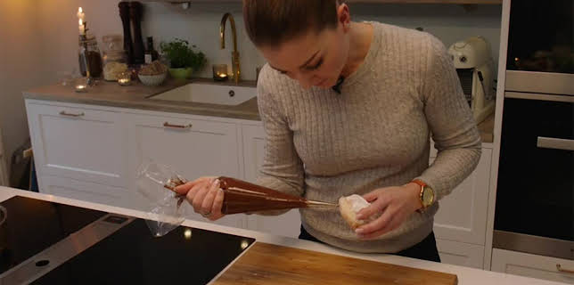 06:00: Idas Fristelser (S3 E25) (S3) | TV8 | 11/18 2025