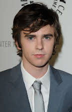 Freddie Highmore som Pantalaimon