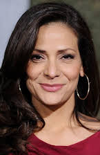 Constance Marie como 