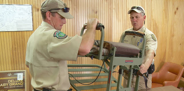 12:10: Lone Star Law  (S1 E10) (S1) | Animal Planet | 12/12 2025