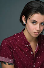 Jenna Kanell como Ginny Terzano