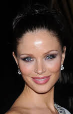 Georgina Chapman som Debutante