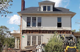 Fixer Upper Season 1: Young Family Takes on History