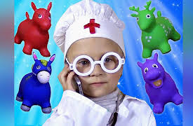 Tiki Taki Kids: Yasya is jumping like little monkey